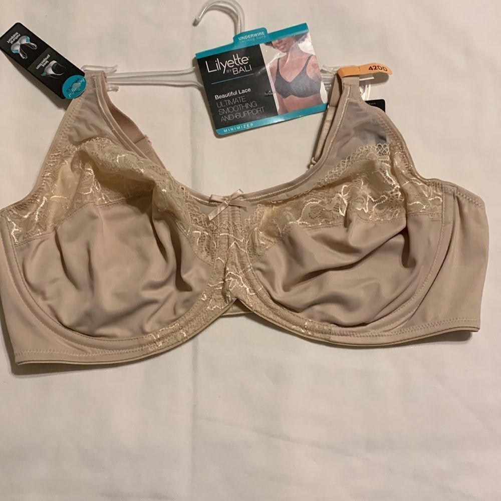 Lilyette by Bali Size 42DD beautiful lace ultimate smoothing & support underwire